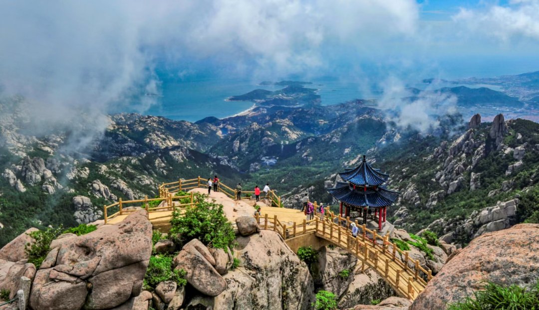 经济舱旅客就能拿到一份统一配送的免费