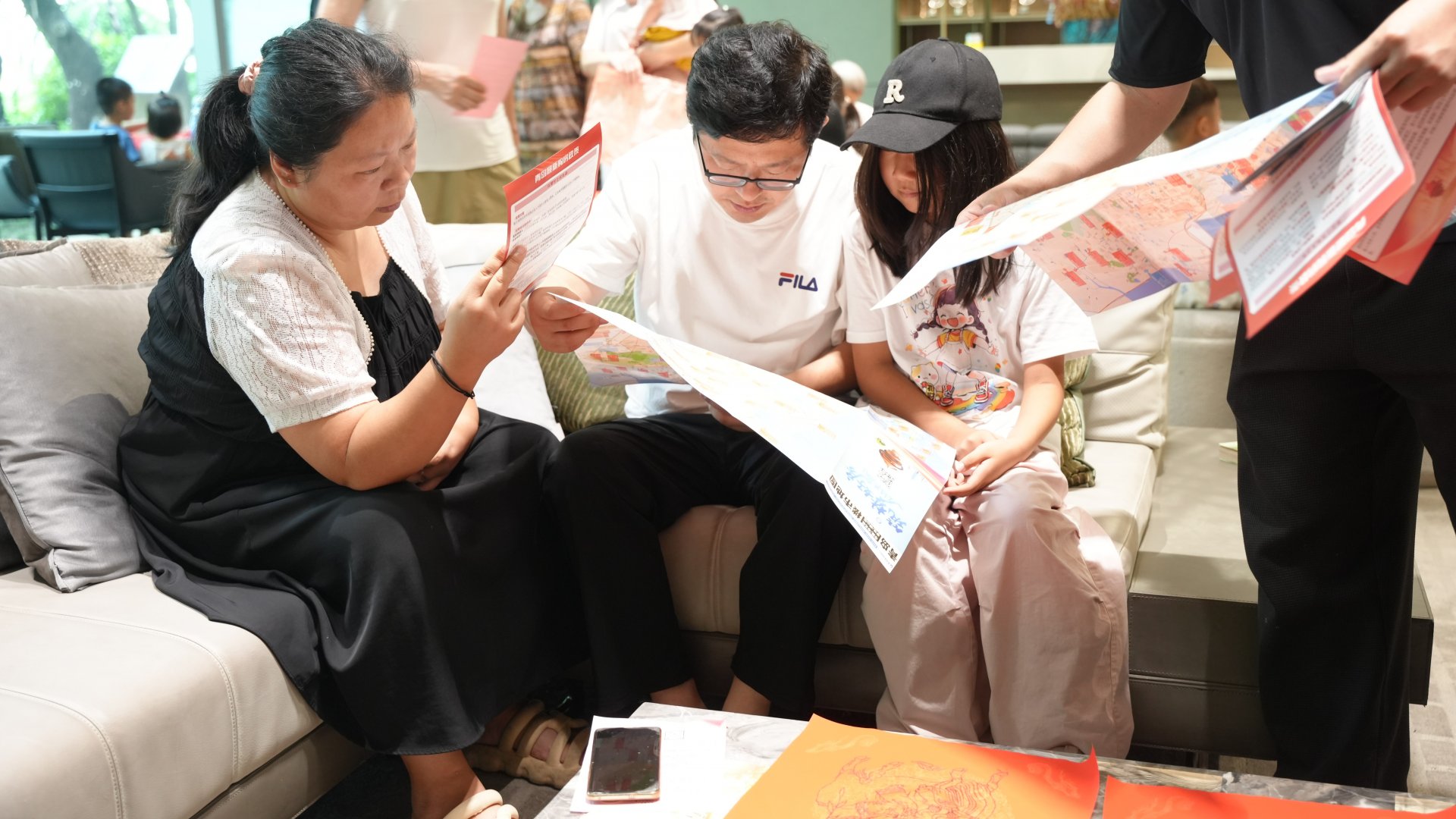 将住房政策宣传和便民服务送到居民身边